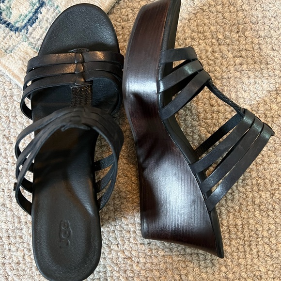 Ugg - Picture 2 of 4